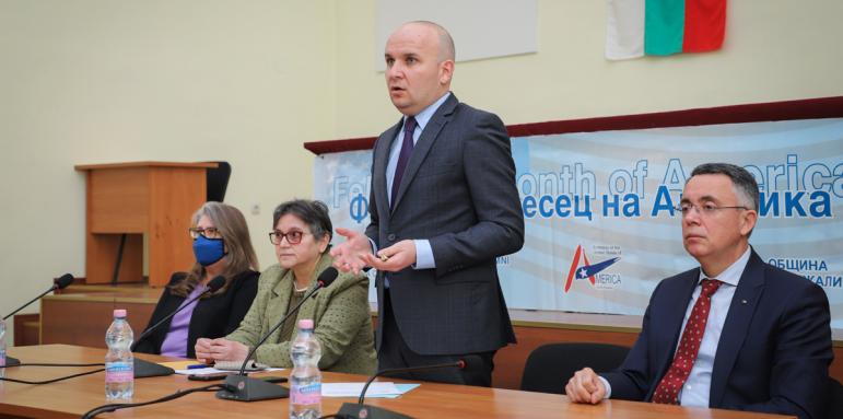 Илхан Кючюк откри "Месеца на Америка"